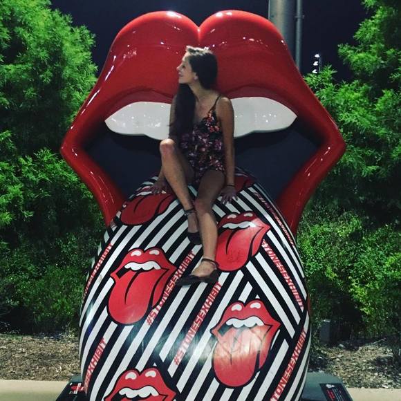 Meet your Posher, Kara - Picture 1 of 1